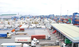 Cảng Cát Lái vẫn ùn tắc nghiêm trọng vì hàng nghìn container phế liệu tồn đọng chưa được giải quyết dứt điểm. Ảnh: Tuấn Nguyễn 