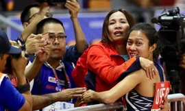  Hai cô trò rơm rớm nước mắt khi đoạt huy chương Vàng cự ly 100m tại SEA Games 30 Ảnh từ facebook HLV Thanh Hương