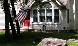 Một căn nhà bỏ hoang vì chủ nhà vỡ nợ ở hạt Monroe. ảnh:Reuters 