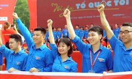 Các bạn trẻ tham gia Hành trình Tôi yêu Tổ quốc tôi Ảnh: Xuân Tùng 
