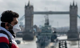 Vương quốc Anh đang bị chỉ trích là phản ứng chưa đủ mạnh trước dịch bệnh.