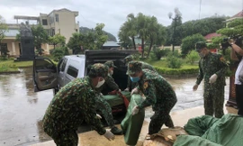  Các chiến sỹ trẻ tham gia ngăn chặn hàng lậu trên tuyến biên giới Lạng Sơn Ảnh: Duy Chiến 