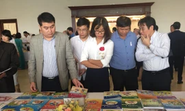 Biết chọn bộ SGK nào Ảnh: Nghiêm Huê