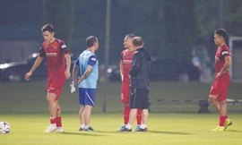 Văn Hậu rất có thể sẽ không thể có mặt trong đội hình xuất phát khi ĐTVN tiếp ĐT Malaysia do tập trung trễ hơn dự kiến ảnh: VSI 