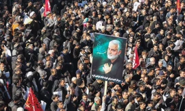 Người Iran đổ ra đường tham gia đưa tang tướng Soleimani Ảnh: Axios 