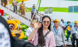 Tàu từ Bắc Hải - Trung Quốc chở hơn 1.000 khách tới vịnh Hạ Long sau nhiều năm gián đoạn