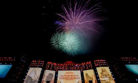 Pháo hoa rợp trời Quảng Ninh 