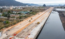 Toàn cảnh công trường dự án đường bao biển Cẩm Phả nhìn từ trên cao
