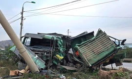 Quảng Ninh: Hai xe tải biến hình kỳ quái sau cú đấu đầu kinh hoàng