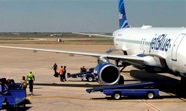 Máy bay hạ cánh khẩn cấp vì cơ trưởng dọa 'có bom'