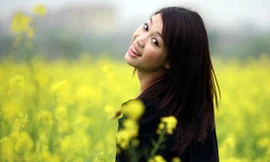 Người đẹp Trương Tùng Lan thả dáng bên hoa cải