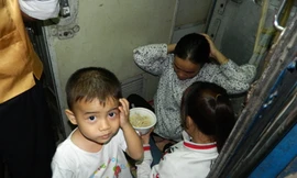 Vạ vật trên tàu về quê đón Tết