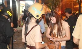 Không mang chứng minh thư, mặc đồ lót ...phạt 200.000 đồng