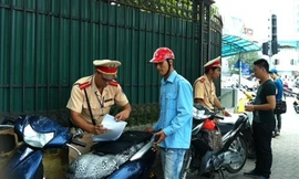 Quyết phạt 'xe không chính chủ' có lợi cho dân?