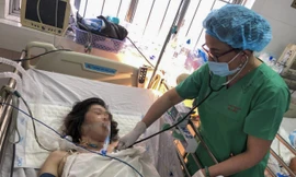 Cứu sống nam thanh niên dùng dao tự đâm, tim ngừng đập khi đang mổ