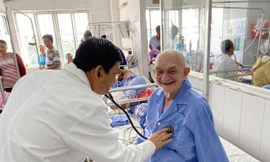 Bác sĩ Việt Nam cứu sống cụ ông người Bỉ nhồi máu cơ tim nguy kịch
