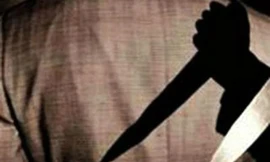 Nghi chồng đem tiền cho nhân tình, vợ rút dao tự sát