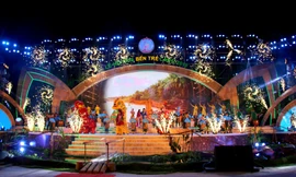 Hàng chục ngàn người đổ về Bến Tre tham quan lễ hội dừa