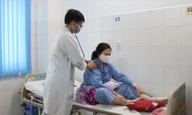 Cứu sống sản phụ mắc bệnh sản sinh ra chất tự chống lại cơ thể mình