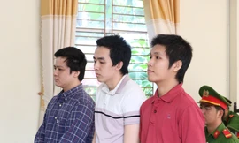 Công an phường lấy cắp súng đem bán, chỉ huy đưa tiền chuộc về