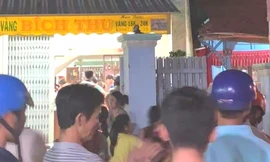 Tiệm vàng Bích Thu vừa xảy ra vụ cướp táo tợn. Ảnh: Hiền Huynh