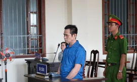 Kẻ cuồng ghen, rút dao đâm tình địch, rạch mặt người yêu lĩnh án