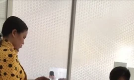 Bảo vệ thay bác sĩ khám mắt tại bệnh viện Ô Môn?