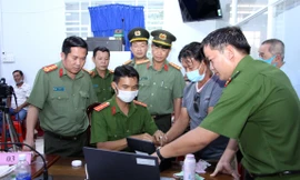 Công an tỉnh An Giang: “Đi từng ngõ, gõ từng nhà”, trắng đêm để cấp CCCD