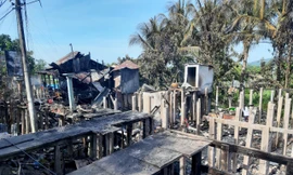 Sau tiếng nổ lớn, 7 căn nhà ở Châu Đốc bị thiêu rụi