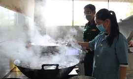 Tiêu chuẩn bộ đội ăn thế nào, người ở khu cách ly được ăn như vậy