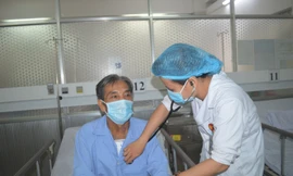 Mổ cùng lúc 3 van tim, 3 cầu nối mạch vành cho người nghiện thuốc lá nặng