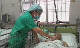 Thay toàn bộ máu để cứu sống bệnh nhân bị đâm lén giữa đêm