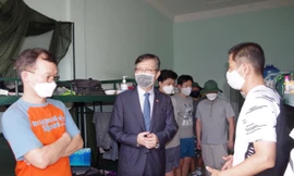 Tổng lãnh sự quán Hàn Quốc thăm khu cách ly dịch Covid-19 tại Cần Thơ