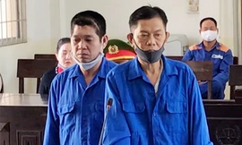 Đốt nhà tình cũ, 2 bị cáo chia nhau 43 năm tù