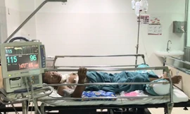 Cứu người đàn ông nguy kịch vì cổ và ngực chứa cả lít mủ