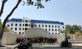 Thuê đất công, chủ đầu tư lấn chiếm vỉa hè, xây vượt hàng trăm mét vuông