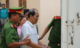 Bé 8 tuổi nhiều lần bị hiếp dâm tại nhà