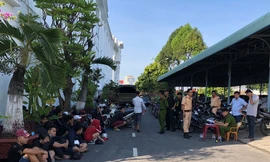 Gần 100 thanh niên 'bão đêm' gây náo loạn đường phố