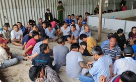 Bắt quả tang 153 đối tượng sát phạt trong kho gạo bỏ hoang