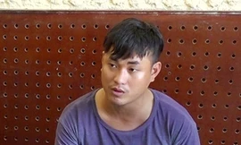 Đòi nợ 1 triệu đồng, người đàn ông bị cháu vợ chém đứt gần lìa tay