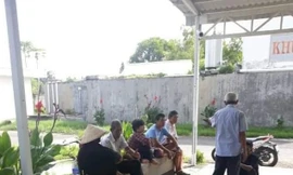 Vợ chết oan vì can chồng 'hỗn chiến' với hàng xóm