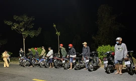 Kịp thời giải tán hơn 50 'quái xế' nhí đua xe trái phép giữa đêm