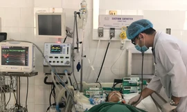 15 phút phẫu thuật cứu sống sản phụ song thai nguy kịch