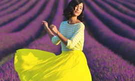 Mùa hè rực rỡ cùng biểu tượng thời trang Úc