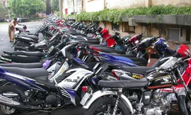 CSGT Công an TPHCM thu giữ hơn 200 xe máy của các đối tượng đua xe đêm 25-9. Ảnh: Hữu Vinh