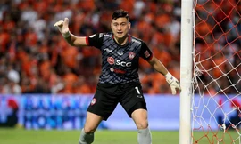 Muangthong United kiện Văn Lâm lên FIFA