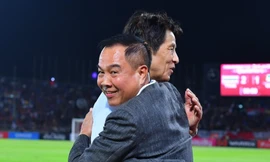 Chủ tịch LĐBĐ Thái Lan cho biết không liên lạc đước với HLV Akira Nishino