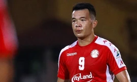 Cầu thủ làm gãy chân Hùng Dũng bị phạt bổ sung