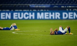 CĐV quá khích tấn công cầu thủ sau khi đội bóng phải xuống hạng