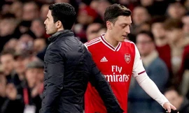 Arsenal 'đội sổ', cựu sao Mesut Ozil mỉa mai HLV Arteta